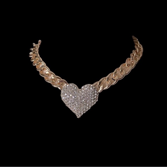 BOUTIQUE GOLD COLOR NECKLACE WITH RHINESTONE HEART - Picture 4 of 8